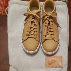 Women's Nike Blazer Low SE PRM with bag